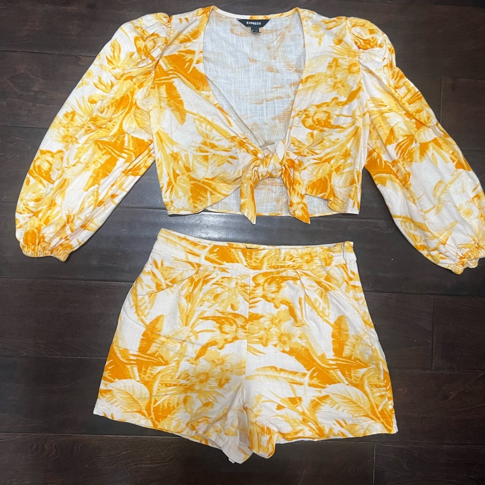 Forever 21 Gold and White High Waist Shorts